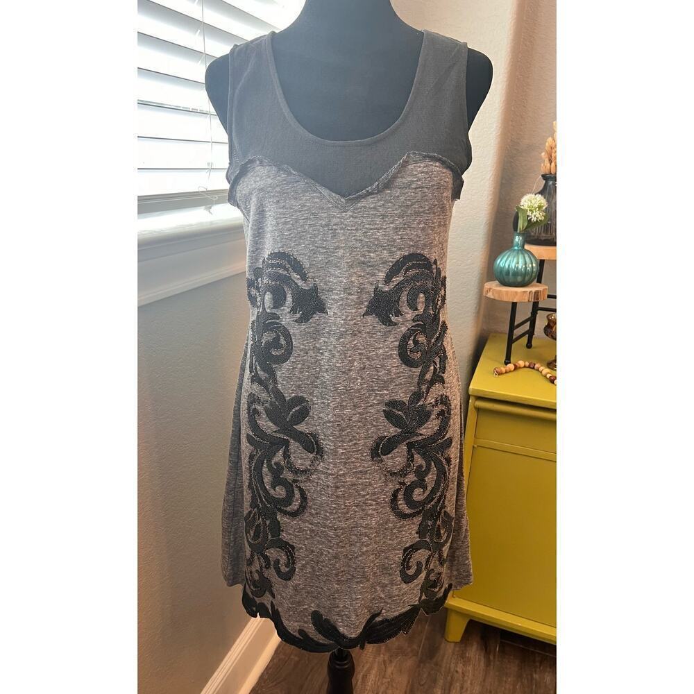 Miss Me poly/cotton shift mini dress.‎ Gray & black, size M. Exposed back zip.